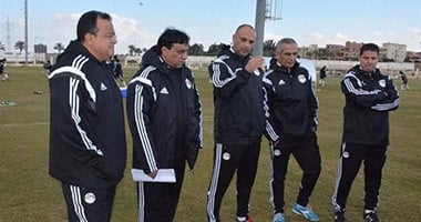 عمرو أنور يعلن قائمة منتخب 2000 قبل السفر إلى الجزائر