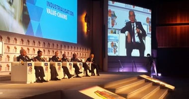 وزير الصناعة فى مؤتمر الاستثمار بأفريقيا: تعزيز التكامل الاقتصادى الأفريقى ضرورة.. ونسعى لزيادة التنافس وخفض التكاليف وتحسين حصصنا بالسوق.. ونحتل المركز الخامس فى الدول المصدرة للملابس الجاهزة لأمريكا