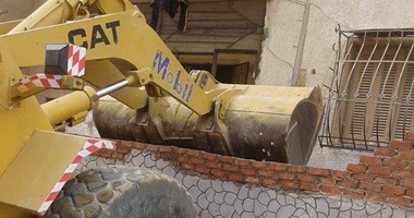 بالصور.. "حى فيصل" بالسويس يشن حملة إزالات مكبرة بالتعاون مع شرطة المرافق