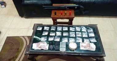 ضبط ربة منزل وعاطل بحوزتهما 500 جرام هيروين فى شبرا الخيمة