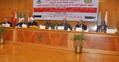  وزير الأوقاف ووكيل الأزهر يفتتحان المؤتمر الدولى الأول "الفهم الصحيح للتراث الإسلامى وأثره فى علاج الانحراف الفكرى" بأسيوط.. مختار جمعة: تفعيل مراكز الثقافة الإسلامية وإنشاء مكاتب تحفيظ القرآن