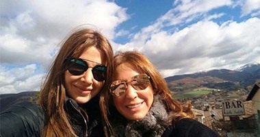 نانسى عجرم تنشر صورة برفقة والدتها: "رؤيتها سعيدة من أعظم المتع فى الحياة"
