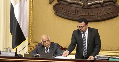 بالصور.. رئيس البرلمان لـ"نائب": أنت بتحاول تأخذ الكلمة بالعافية ودا ميصحش