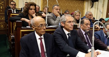 بالصور.. سامح سيف اليزل يحضر باكراً فى أولى جلسات مناقشة "لائحة النواب"