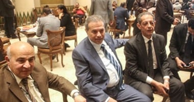 بالصور.. توفيق عكاشة يظهر "مبتسمًا" بالبهو الفرعوني‎ بعد طرده من الجلسة