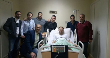 بالصور .. لاعبو الإنتاج والإسماعيلى يطمئنون على نجل "شوقى غريب"