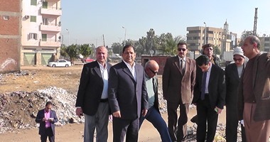 بالصور.. محافظ الغربية يطالب رئيس حى ثان بتطهير كورنيش القاصد