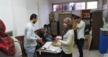 بالصور.. حملة للتبرع بالدم وورشة عمل عن تصنيع الشموع بجامعة الفيوم