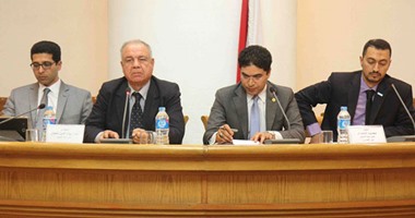 شباب البرلمان يفتح النار فى ندوة "الأعلى للثقافة": هناك فساد فى الداخلية وقانون الخدمة المدنية لا يطبق على الأثرياء.. ومجلس النواب أخطا بتمرير 300 قانون دون دراسة جيدة