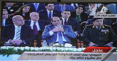  السيسى للمسئولين: "اسألوا عليا فى الجيش باشتغل مرة واحدة مش على مراحل"