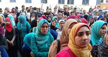 طالب جامعى يلقى بنفسه من الدور الثالث بجامعة كفر الشيخ بعد خناقة مع العميدة