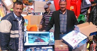 إحباط تهريب كمية كبيرة من الملابس الأجنبية عبر منفذ الشاحنات ببورسعيد