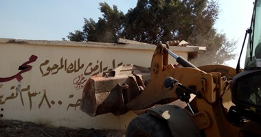 إزالة مبنى فى جولة مفاجئة لمحافظ الدقهلية بحى شرق ومصادرة مواد البناء