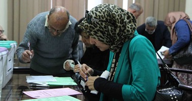 بالصور.. نقابة المهن العلمية تعلق كشوف بأسماء مرشحى انتخابات التجديد النصفى 