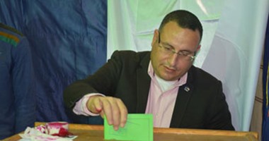 عميد هندسة الإسكندرية يدلى بصوته فى انتخابات التجديد النصفى بـ"المهندسين"