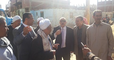 بالصور.. النائب طلعت خليل يلتقى أهالى قرية أبو سيال بالسويس لبحث مشاكلهم