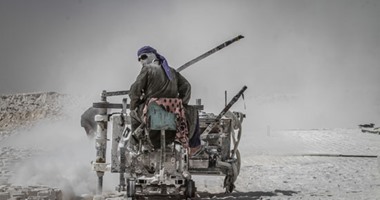 الحياة أو الموت فى حضن الجبل لعمال محاجر الطوب بالمنيا