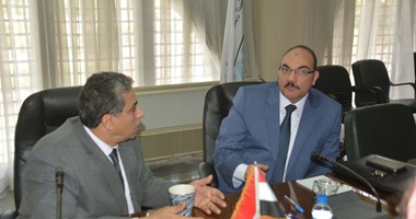 بالصور.. وزير البيئة يناقش برنامج تطوير مكامير الفحم مع محافظ القليوبية