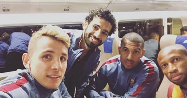 محمد صلاح ينشر صورة له بصحبة زملائه بعد مباراة إمبولى