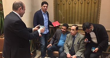 بالصور.. كمال أحمد يغادر الجلسة العامة امتثالا لقرار رئيس البرلمان