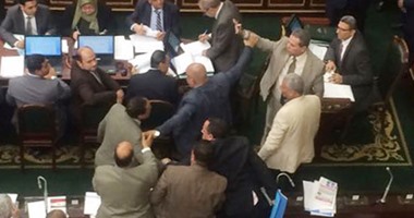 ضرب عكاشة بالحذاء يتصدر العناوين الرئيسية للإعلام الإسرائيلى