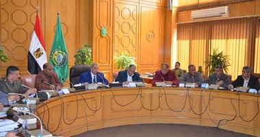 محافظ الإسماعيلية يستعرض التصور العام لمحاور التنمية فى لقاء موسع بالمحافظة