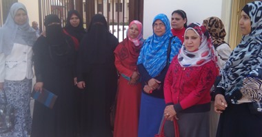 موظفات السجاد اليدوى بالوادى الجديد ينظمن وقفة للمطالبة بالتثبيت