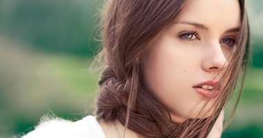 لو عديتى الثلاثين ... 5 مخاطر تهدد جمالك أهمها أشعة الموبايل