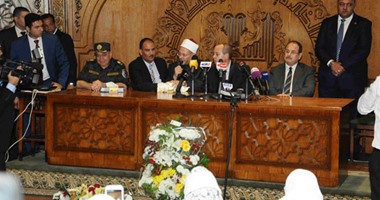 مفتى الجمهورية يعقد قران ضابط مصاب على عروسته بحضور وزير الداخلية