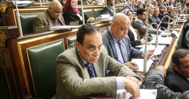 التحقيق مع كمال أحمد غدًا.. والنائب: ضرب "عكاشة" بالحذاء شرف لى