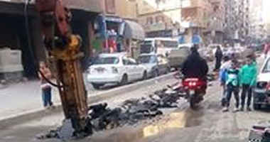 إزالة أسفلت "أرض اللواء" لتوصيل الكهرباء رغم انتهاء أعمال الرصف منذ أسابيع