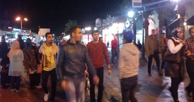 بالصور.. "الشباب والرياضة" تعيد الحركة بأسواق شرم الشيخ خلال رحلة من 3 آلاف شاب.. المشاركون: "ربنا يخلى السيسى شفنا شرم وركبنا الباراشوت فى عهده".. و"هنصبح على مصر عشان نردله الجميل"