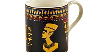 بالصور.. احتفالاً بعيد الأم الإنجليزية.. المتحف البريطانى يبيع "أنتيكات" فرعونية