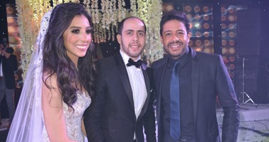 حماقى يشعل زفاف أحمد ويارا بحضور نجوم الفن