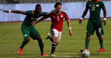 بالفيديو.. إبراهيم صلاح يحصل على أول إنذار أمام نيجيريا