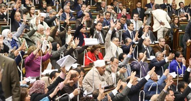 البرلمان يشيد بقرار البنك المركزى برفع القيود عن تحويل النقد الأجنبى للخارج.. النواب: إشارة لتحسن الموقف النقدى ورسائل طمأنة للمستثمرين.. ويؤكدون: يمنح المستثمر حرية التحويل ويعطى ثقة فى الاقتصاد المصرى