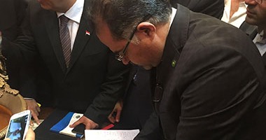 سليمان وهدان وكيل البرلمان يوقع على مذكرة تعليق حضور الجلسات
