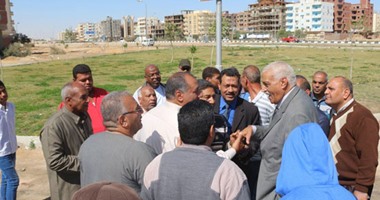 بالصور.. محافظ السويس يتففد مدينة السلام بحى عتاقة