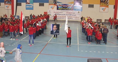 محافظ بنى سويف يطالب بتنمية القدرات الإبداعية لدى لمعاقين