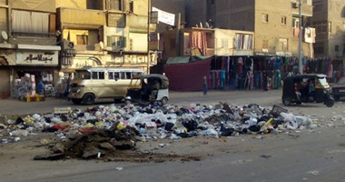صحافة المواطن.. القمامة تحاصر مقر حزب الوفد بشبرا الخيمة