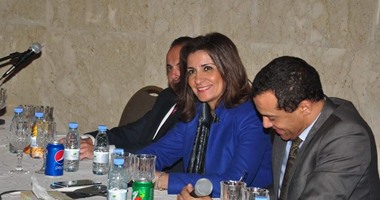 بالصور.. وزيرة الهجرة تتعهد للجالية المصرية فى السعودية بحل مشاكلهم