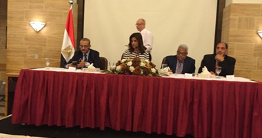 بالصور.. وزيرة الهجرة تستمع لمشاكل الجالية المصرية بجدة وتعدهم بحلها