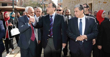 بالصور.. وزير الإسكان: أثاث المركز الثقافى البيئى بالشيخ زايد مصنوع من تدوير المخلفات