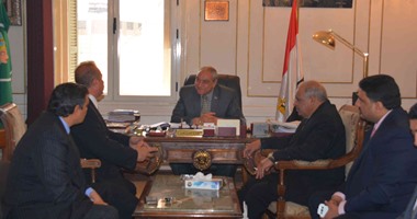 وفد من نادى قضايا الدولة يلتقى محافظ المنيا للمطالبة بأرض لـ"الاستراحات"