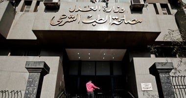 النيابة تتسلم التقرير الطبى فى اتهام شخص وزوجته بتعذيب وقتل نجله بالخليفة