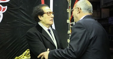 فاروق حسنى يتلقى العزاء فى شقيقه الأكبر بالاسكندرية