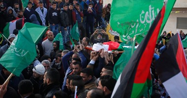 بالصور.. تشيع جثمان شاب فلسطينى استشهد برصاص جنود الاحتلال فى الخليل