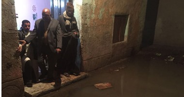 صحافة المواطن.. صور لمنازل قرية البرادعة بالقناطر الخيرية تغرق فى مياه الصرف
