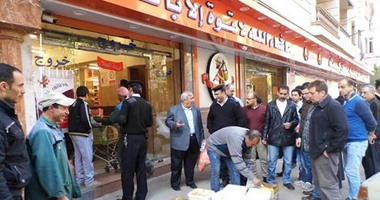 بالصور.. إعدام لحوم وجبنة فاسدة فى سوبر ماركت شهير فى حى الزيتون