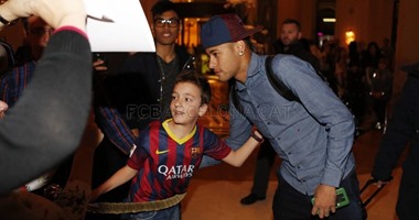 برشلونة يدافع عن والد نيمار فى واقعة الاعتداء على الصحفيين